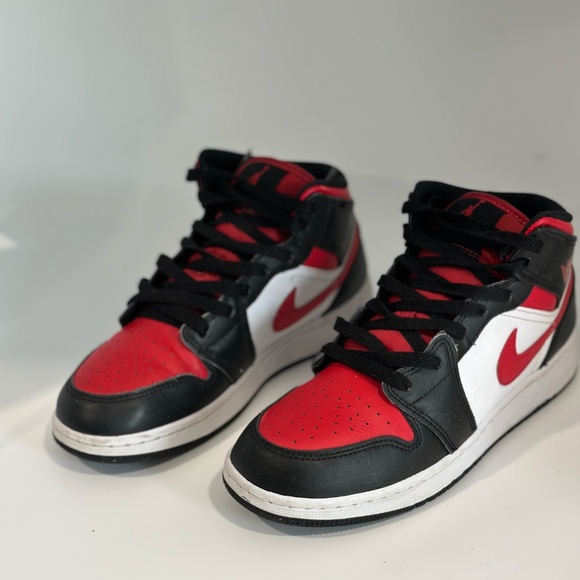 Nike Air Jordan 1 Mid “Bred Toe” / White-Black-Red | Size US 5.5Y - Picture 5 of 10